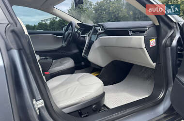 Лифтбек Tesla Model S 2014 в 