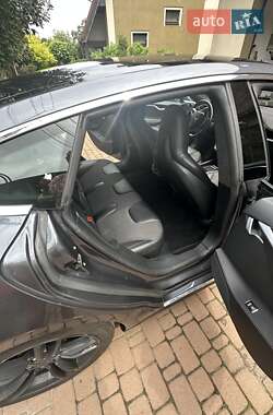 Лифтбек Tesla Model S 2015 в 