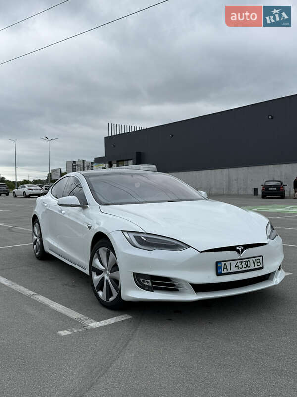 Tesla Model S 2020