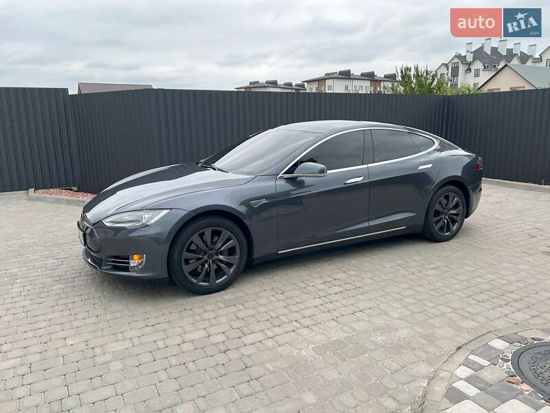 Tesla Model S 2015