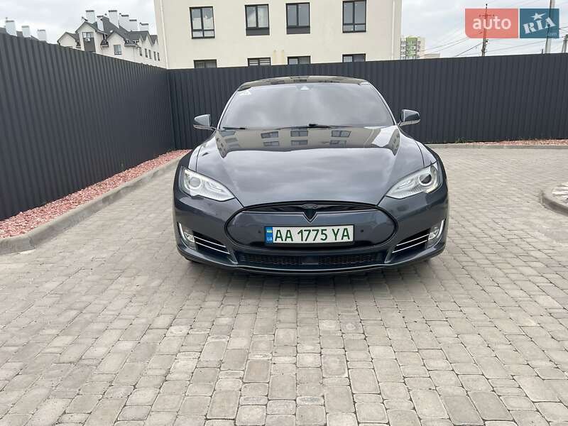 Ліфтбек Tesla Model S 2015 в Софіївській Борщагівці