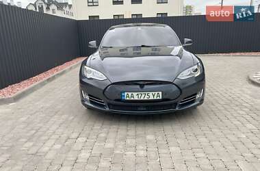 Лифтбек Tesla Model S 2015 в 