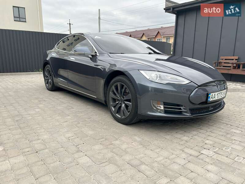 Ліфтбек Tesla Model S 2015 в Софіївській Борщагівці