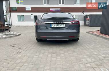Лифтбек Tesla Model S 2015 в 