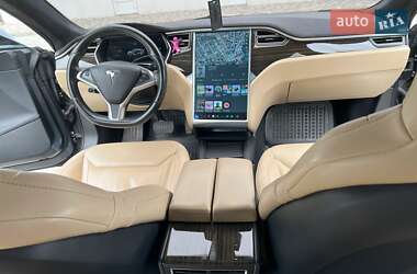 Лифтбек Tesla Model S 2015 в 