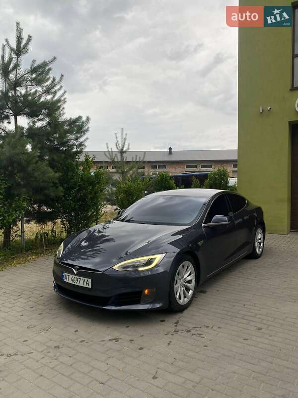 Ліфтбек Tesla Model S 2016 в Івано-Франківську