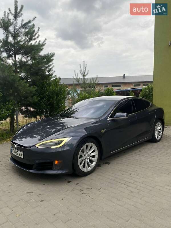 Ліфтбек Tesla Model S 2016 в Івано-Франківську