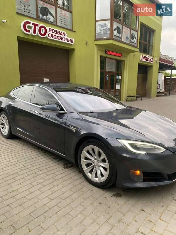 Ліфтбек Tesla Model S 2016 в Івано-Франківську