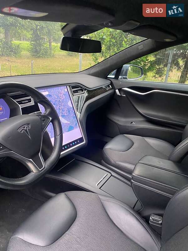 Ліфтбек Tesla Model S 2016 в Івано-Франківську