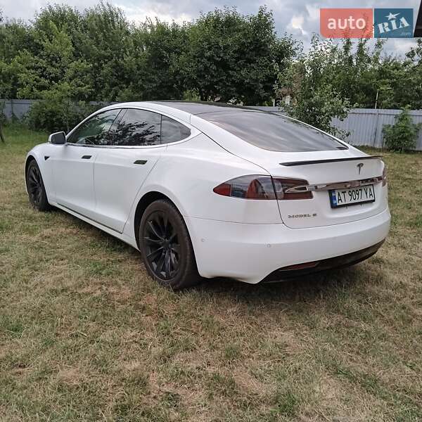 Лифтбек Tesla Model S 2017 в 
