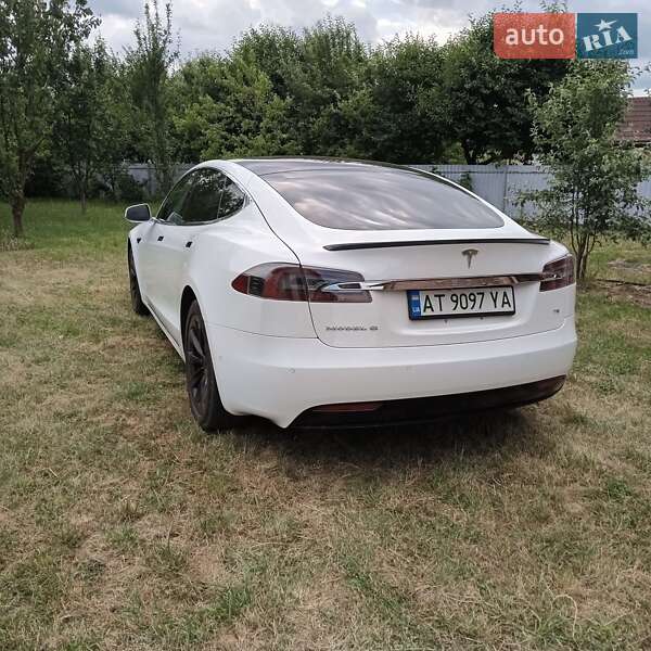 Лифтбек Tesla Model S 2017 в Ивано-Франковске