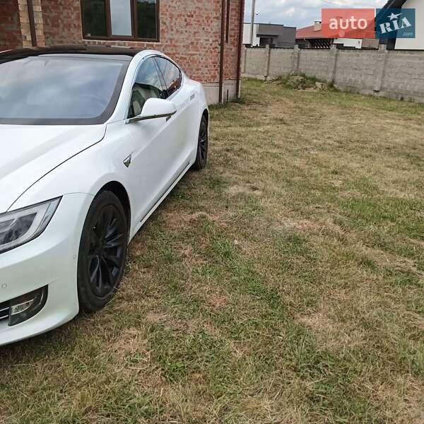 Лифтбек Tesla Model S 2017 в Ивано-Франковске