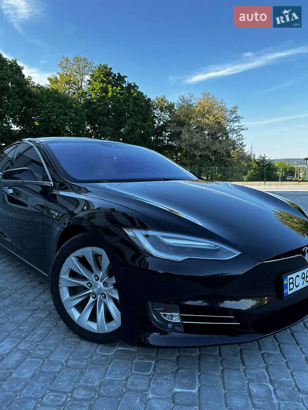 Лифтбек Tesla Model S 2016 в Львове