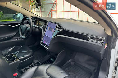 Лифтбек Tesla Model S 2014 в 