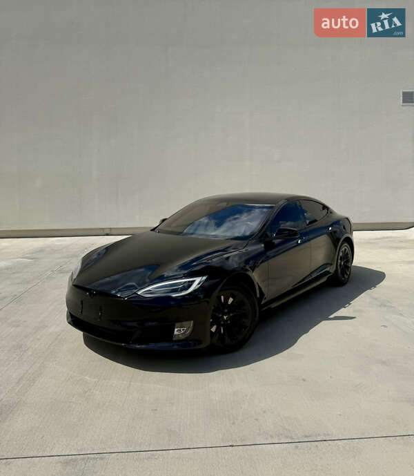 Лифтбек Tesla Model S 2018 в 