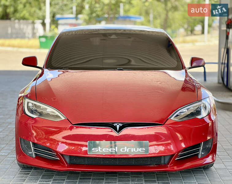 Лифтбек Tesla Model S 2016 в Николаеве