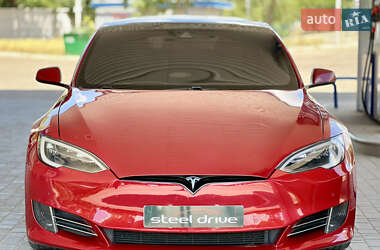 Лифтбек Tesla Model S 2016 в 