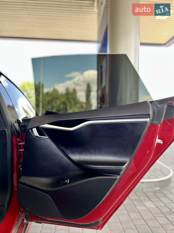 Лифтбек Tesla Model S 2016 в Николаеве