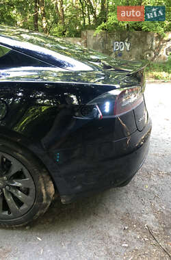 Ліфтбек Tesla Model S 2015 в 