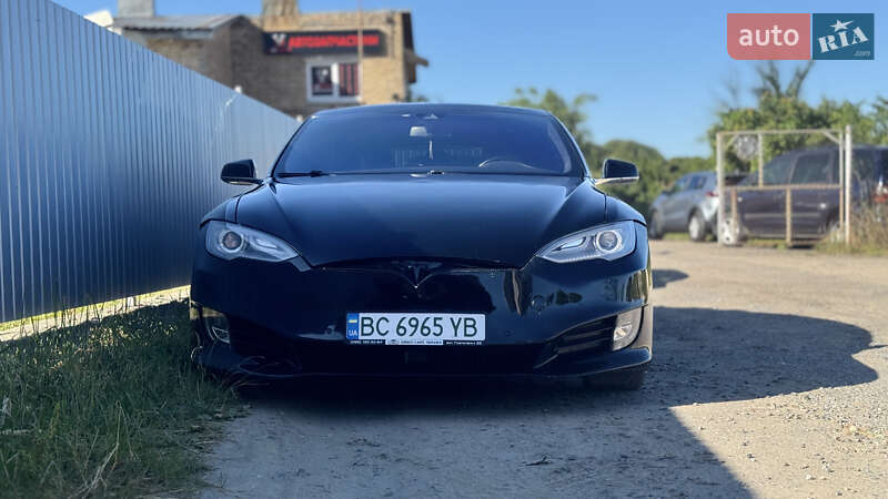 Лифтбек Tesla Model S 2015 в Львове