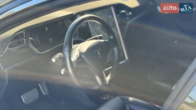 Лифтбек Tesla Model S 2015 в Львове