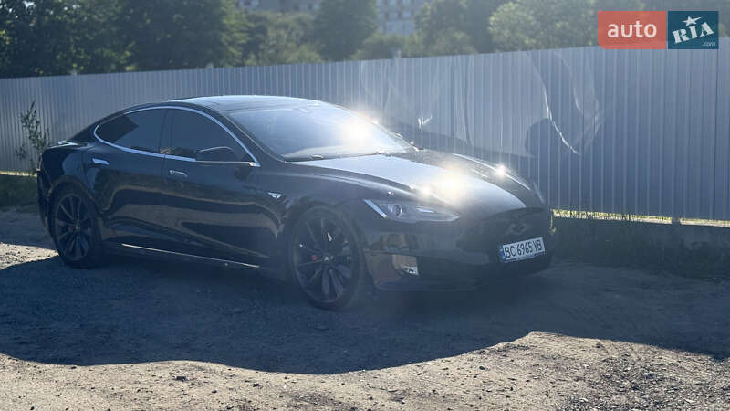 Лифтбек Tesla Model S 2015 в Львове