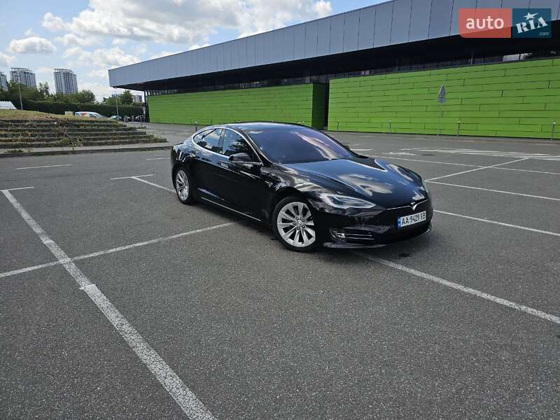 Лифтбек Tesla Model S 2018 в Киеве