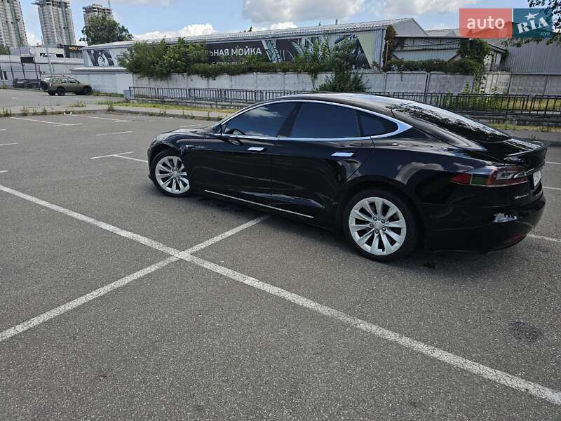 Лифтбек Tesla Model S 2018 в Киеве
