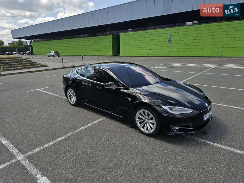 Лифтбек Tesla Model S 2018 в Киеве
