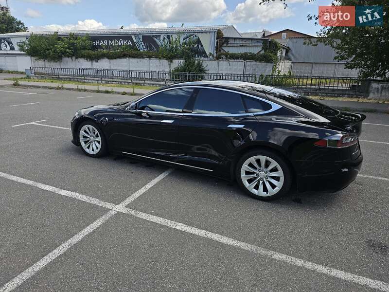 Лифтбек Tesla Model S 2018 в Киеве