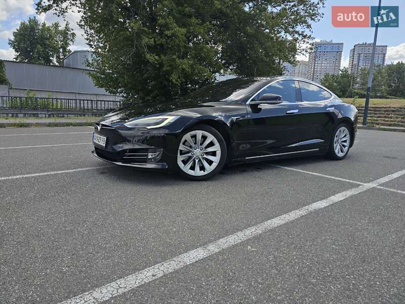 Лифтбек Tesla Model S 2018 в Киеве
