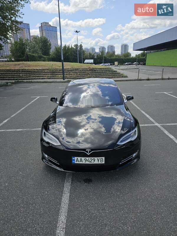 Лифтбек Tesla Model S 2018 в Киеве
