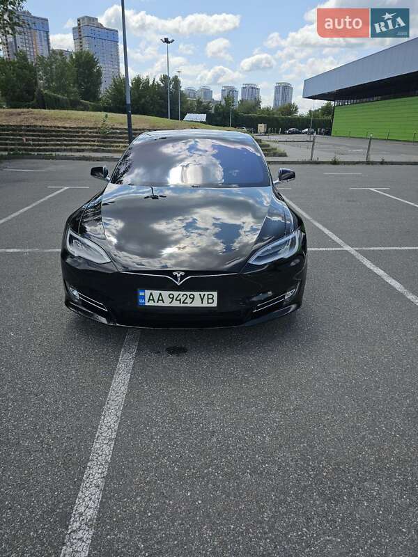 Лифтбек Tesla Model S 2018 в Киеве