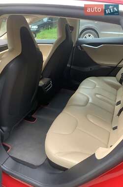 Ліфтбек Tesla Model S 2013 в 