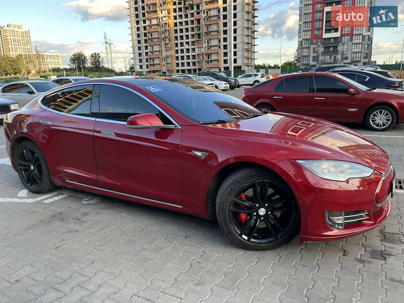 Лифтбек Tesla Model S 2015 в Киеве фото 4 Лифтбек Tesla Model S 2015 в Киеве