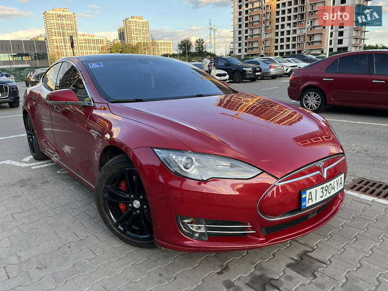 Лифтбек Tesla Model S 2015 в Киеве фото 7 Лифтбек Tesla Model S 2015 в Киеве