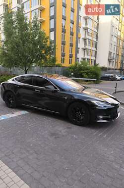 Лифтбек Tesla Model S 2017 в Черновцах