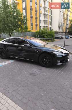 Лифтбек Tesla Model S 2017 в Черновцах