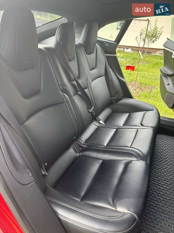 Лифтбек Tesla Model S 2018 в Киеве
