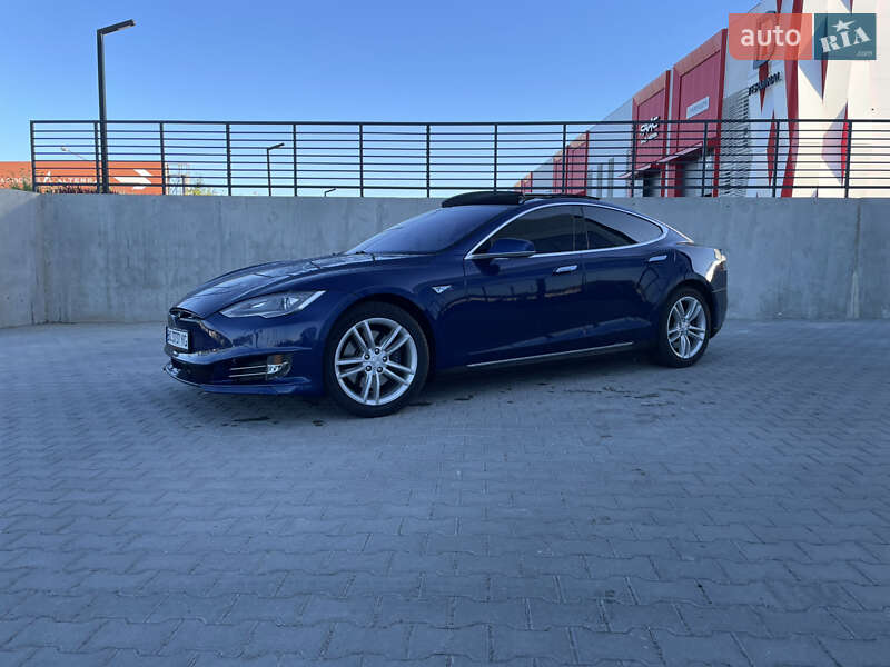 Лифтбек Tesla Model S 2016 в Дрогобыче