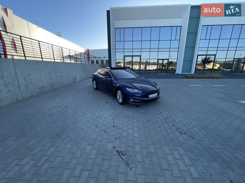 Лифтбек Tesla Model S 2016 в Дрогобыче