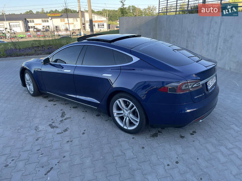 Лифтбек Tesla Model S 2016 в Дрогобыче