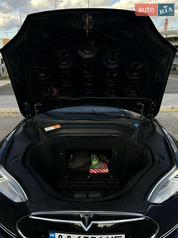Ліфтбек Tesla Model S 2014 в Києві