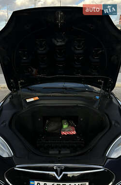 Лифтбек Tesla Model S 2014 в 