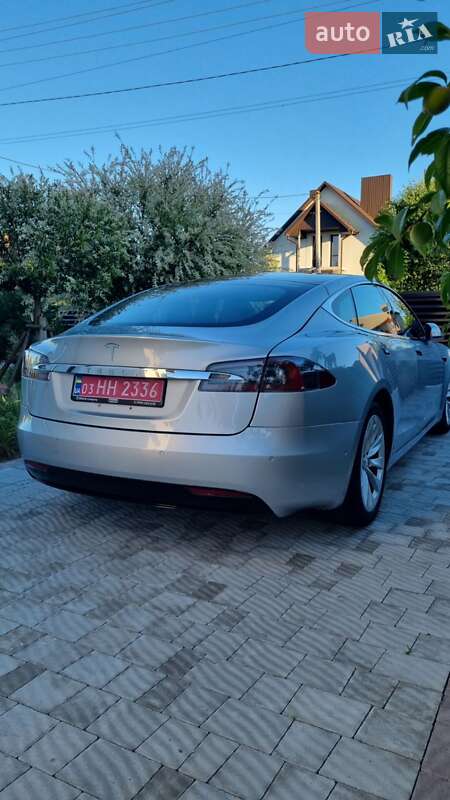 Лифтбек Tesla Model S 2016 в Луцке