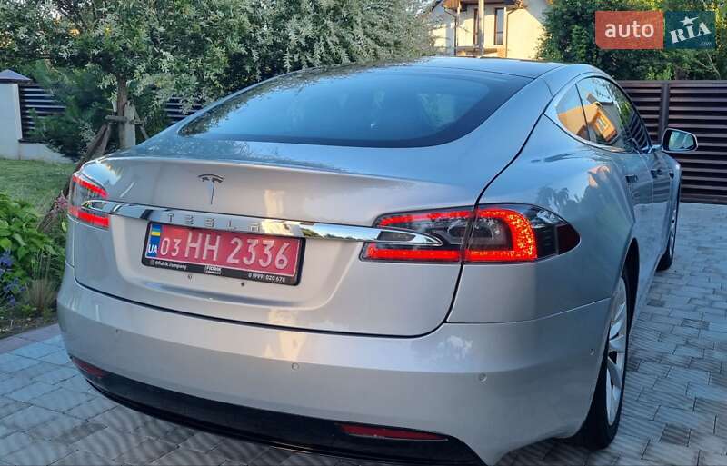Лифтбек Tesla Model S 2016 в Луцке