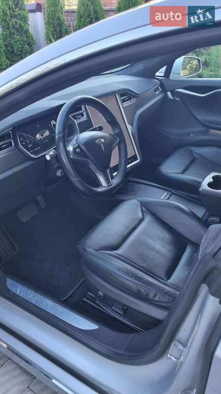 Лифтбек Tesla Model S 2016 в Луцке