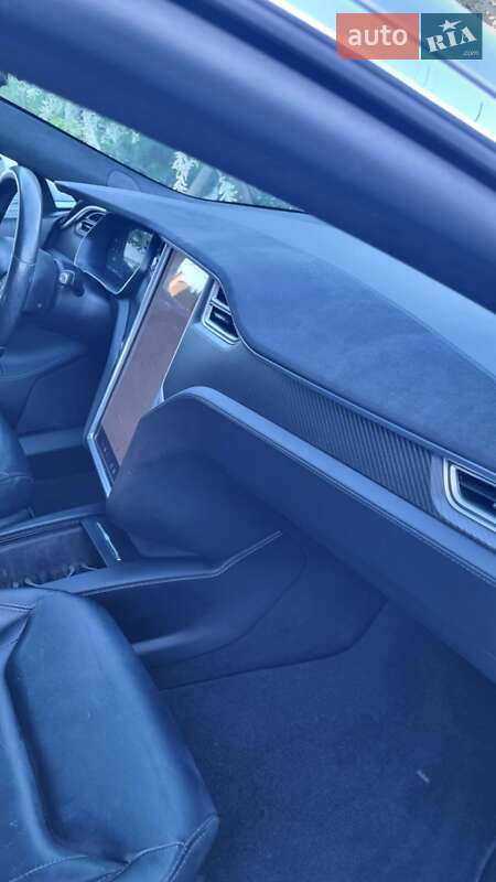 Лифтбек Tesla Model S 2016 в Луцке