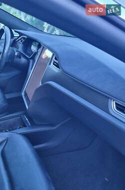 Лифтбек Tesla Model S 2016 в 