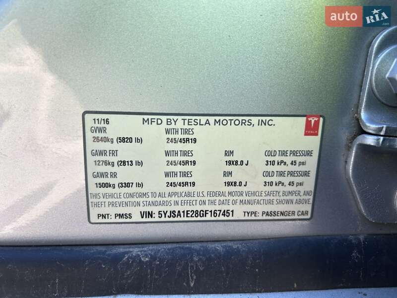 Лифтбек Tesla Model S 2016 в Луцке